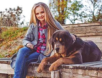 Tibetan Mastiff with it's young girl owner Are Tibetan Mastiffs good pets?